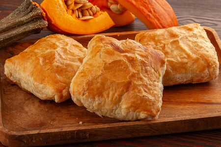 Пирожки слоеные с мясом и тыквой