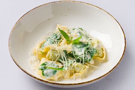 Равиоли со шпинатом и страчателлой