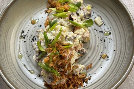 Салат Оливье c говяжьими щёчками 