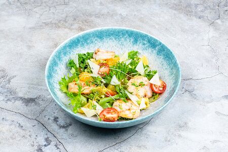 Салат с креветками