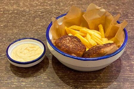 Куриные котлетки с картофелем фри