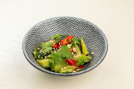 Салат битые огурцы