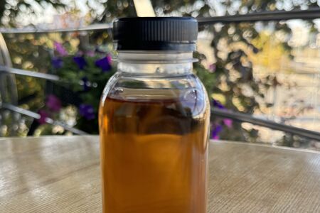 Свежевыжатый яблочный сок