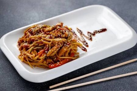 Лапша удон с говядиной 