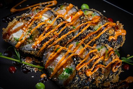 Теплый ролл с камчатским крабом