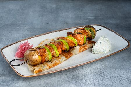 Шашлык куриный с соусом Дзадзыки