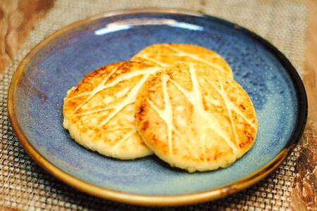 Сырник с изюмом