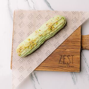 Эклер фисташковый 