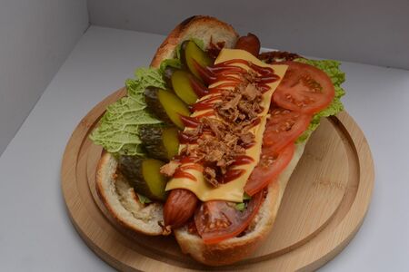 Хот-дог с охотничьими колбасками 