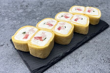 Ролл-тортилья с копченой курицей