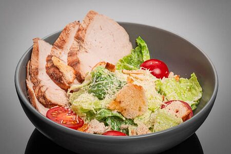 Салат Цезарь с цыплёнком