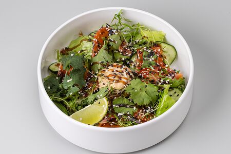 Салат с лососем