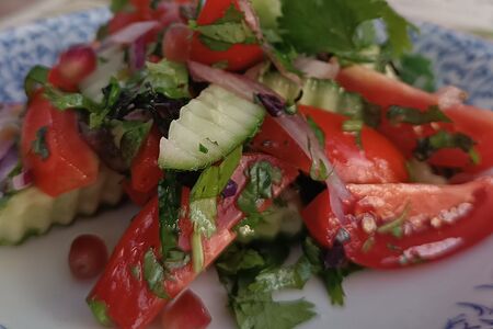 Салат из свежих овощей по-грузински