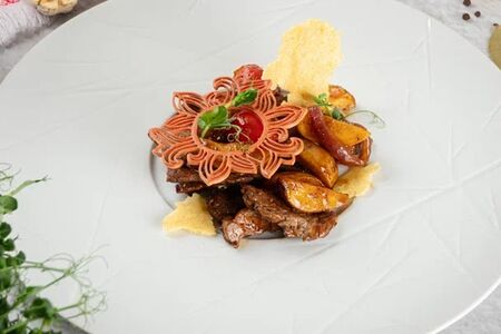 Медальоны из телятины с овощами