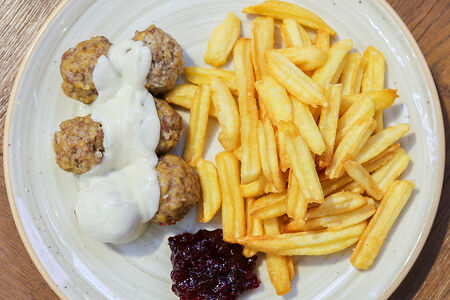 Полпетте с фри