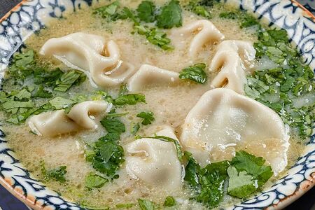 Суп с мини-хинкали