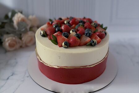 Торт 3 килограмма с ягодами