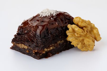 шоколадная пахлава с грецким орехом