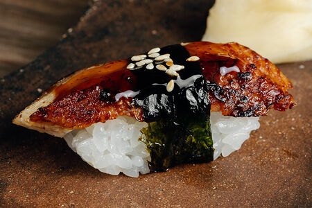 Суши с угрем