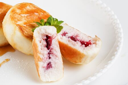 Сырники с вишней