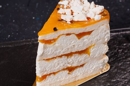 Меренговый торт Манго-маракуйя