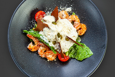 Цезарь с креветками и твилем