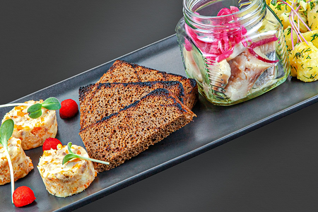 Нашь закусъ