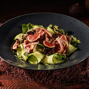 Салат с ростбифом