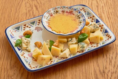 Тарелка итальянских сыров