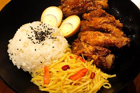 Рис со свиными ребрышками