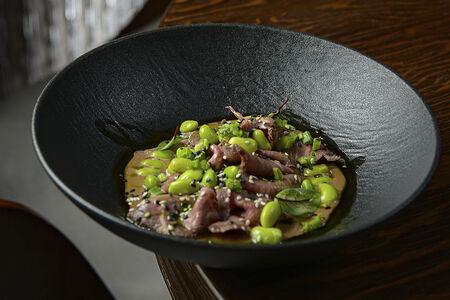 Татаки из говядины с зелеными бобами