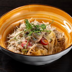 Феттуччине с курицей и грибами в сливочном соусе