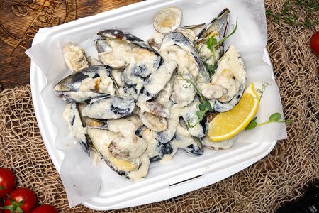 Сет из моллюсков в сливочном соусе