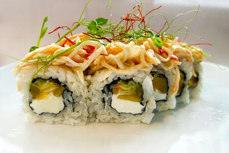 Ролл Манговый краб