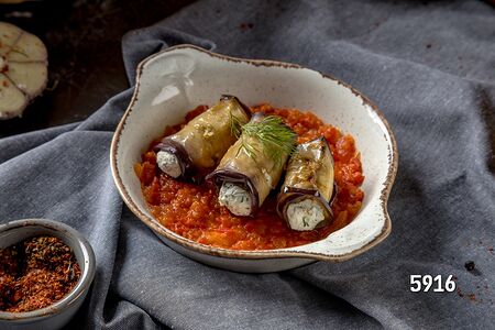 Рулетики из баклажан