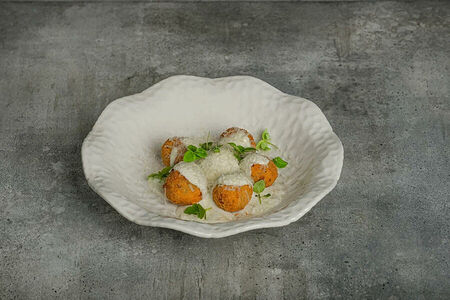 Картофельные пончики фри с горгонзола