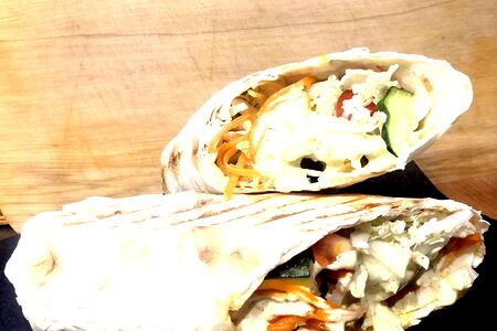 Шаурма овощная в сырном лаваше