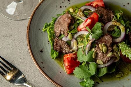 Салат с говяжьей вырезкой