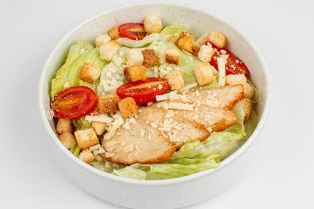 Салат Цезарь с курицей