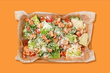 Салат Цезарь с креветками