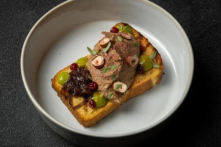 Бриошь с куриным паштетом