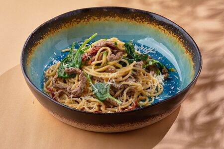 Спагетти с цукини и говядиной