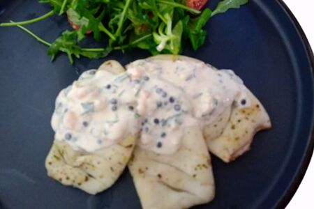 Кальмар на углях со сливочно-винным соусом