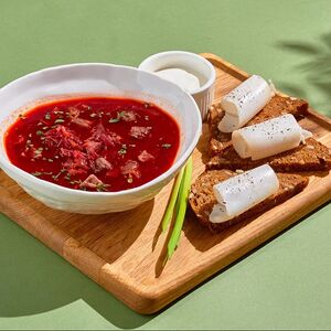 Борщ со сметаной и салом