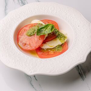 Капрезе с моцареллой