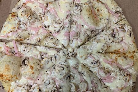 С ветчиной и грибами