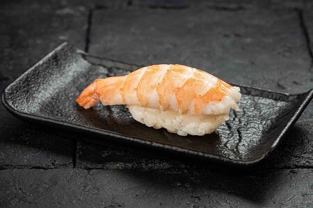 Суши креветка