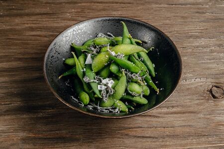 Эдамамэ с морской солью и комбу