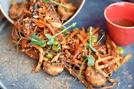 Лапша вок гречневая с овощами