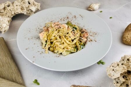 Тальятелле с лососем в сливочном соусе